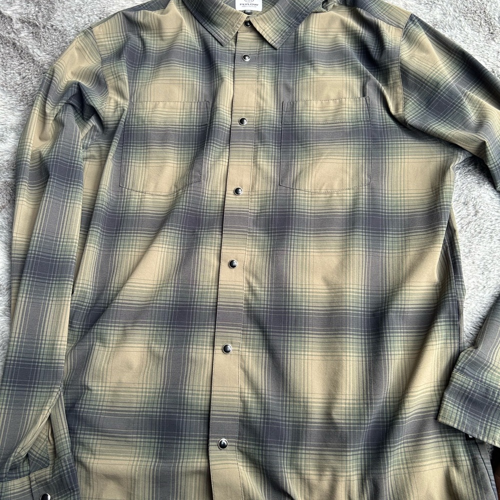 Stylish Plaid Button-Down Shirt in Olive and Gray